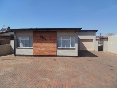 House For Rent in Lenasia, Johannesburg