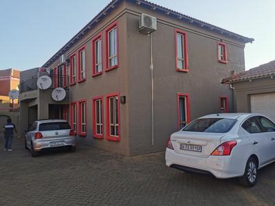 Townhouse For Sale in Lenasia Ext 9, Johannesburg