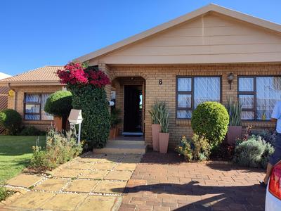 House For Sale in Lenasia Ext 5, Johannesburg